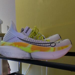 Unisex Saucony Endorphin Elite 2 - Women Size 7.5